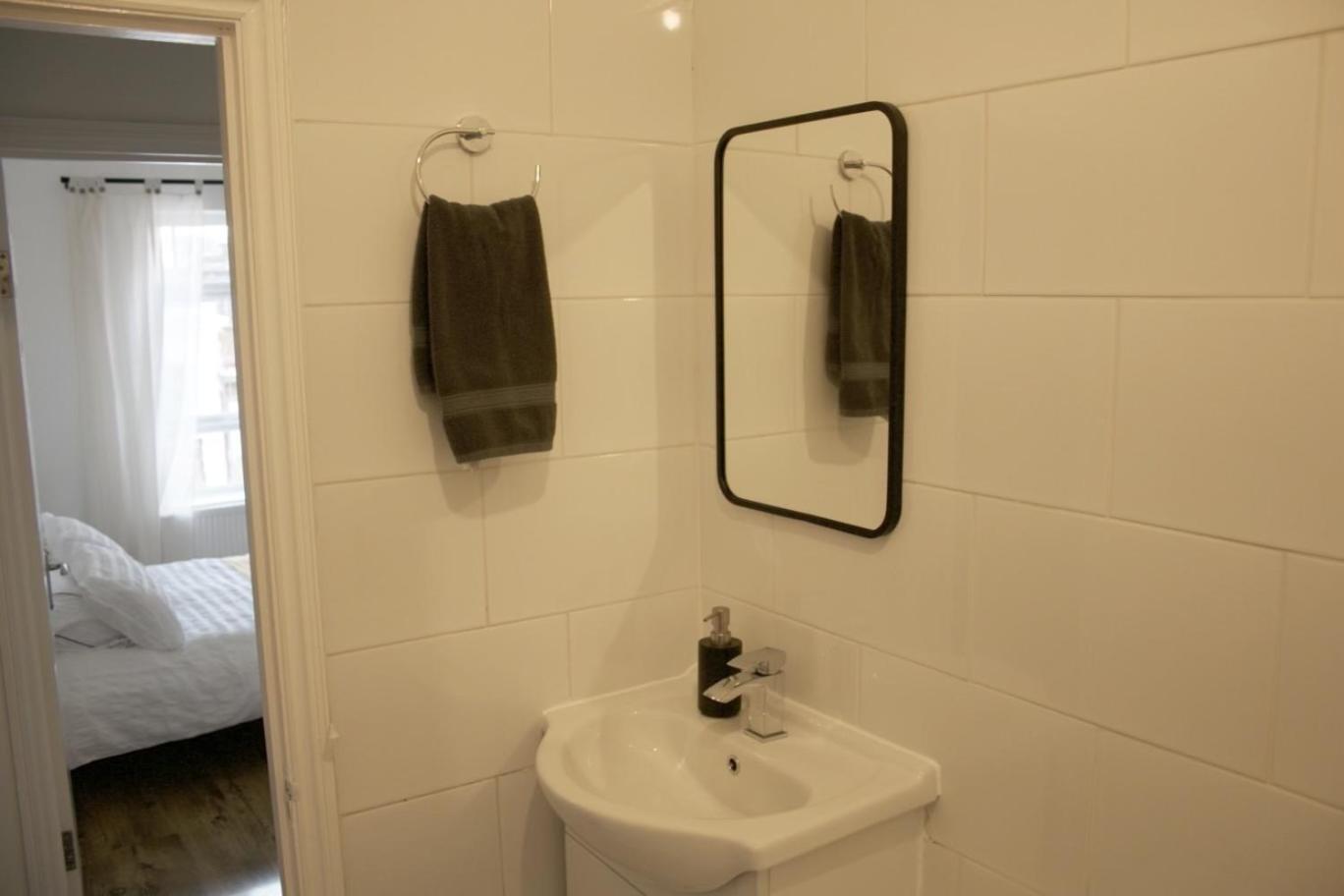 Stylish Cosy 1 Bedroom Flat ロンドン エクステリア 写真